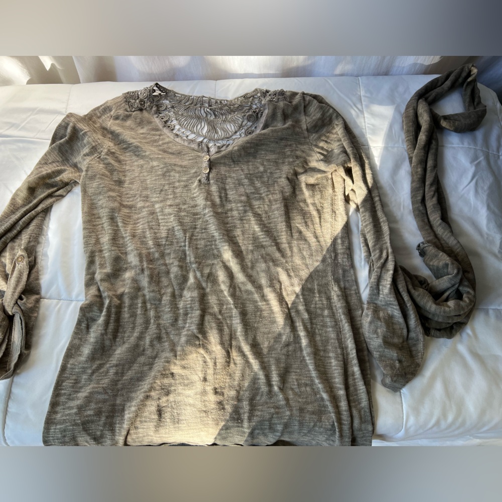 Women’s Long Sleeve Lightweight Tan Long Sleeve Top Crochet Pattern Back w/belt